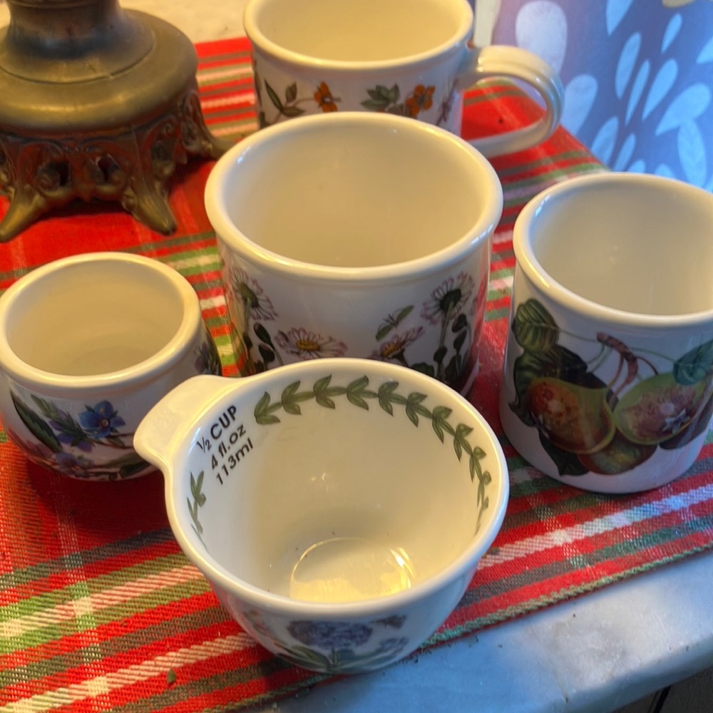 Portmeirion botanic Gardens and 1 Pomona piece. All pieces are smaller. 5 pieces